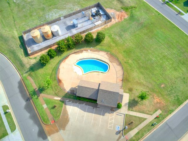 10624 Glover River Drive, Yukon, OK 73099