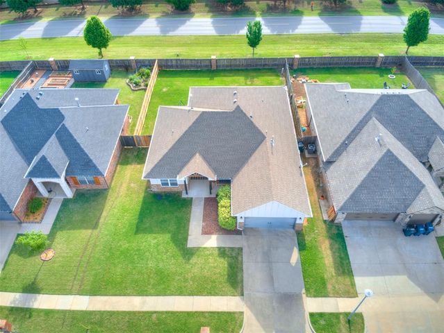 10624 Glover River Drive, Yukon, OK 73099