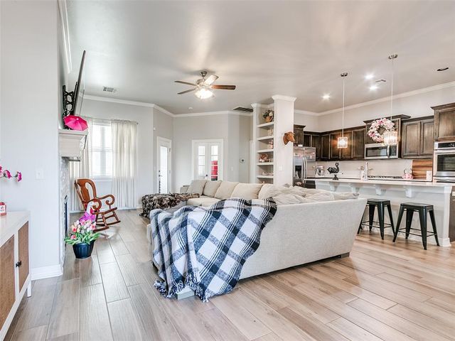 10624 Glover River Drive, Yukon, OK 73099