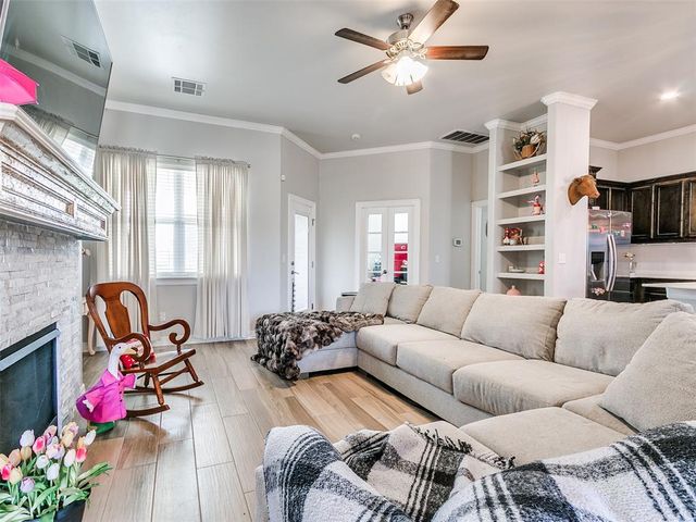 10624 Glover River Drive, Yukon, OK 73099