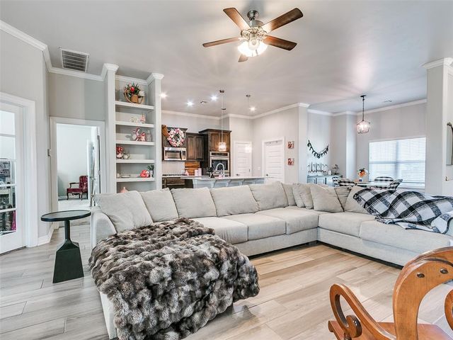 10624 Glover River Drive, Yukon, OK 73099