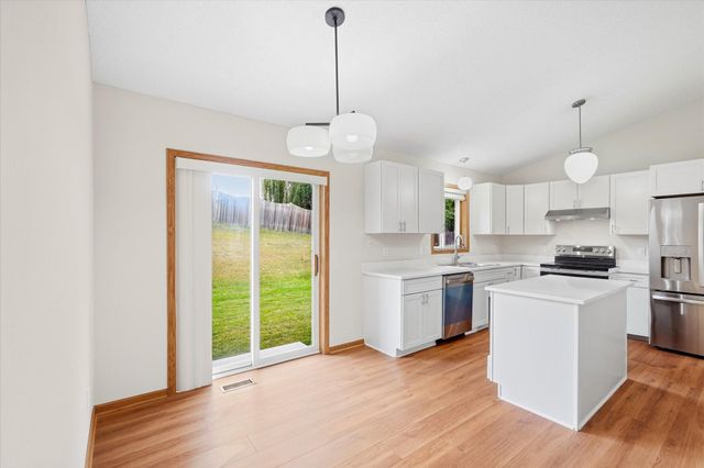 342 Parkview Lane S, Maplewood, MN 55119