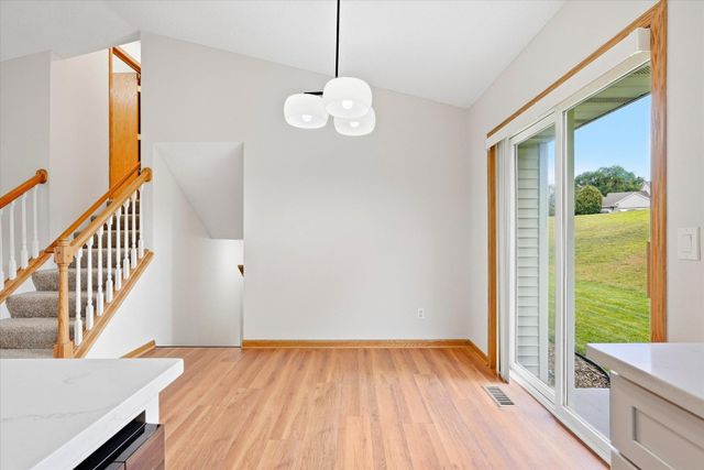 342 Parkview Lane S, Maplewood, MN 55119