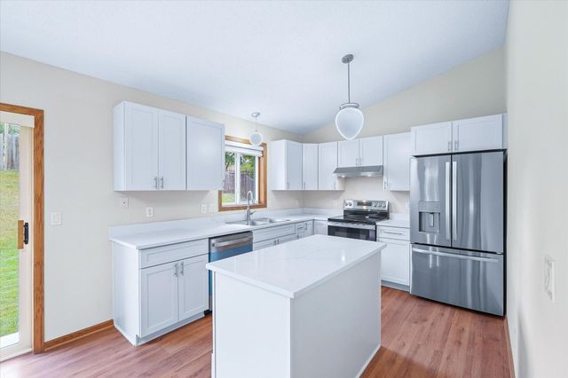 342 Parkview Lane S, Maplewood, MN 55119