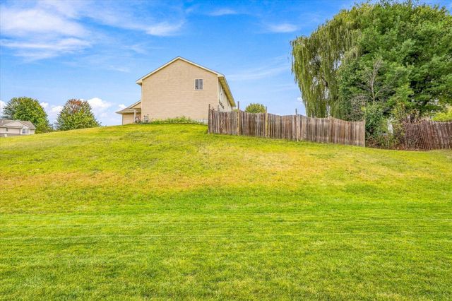 342 Parkview Lane S, Maplewood, MN 55119