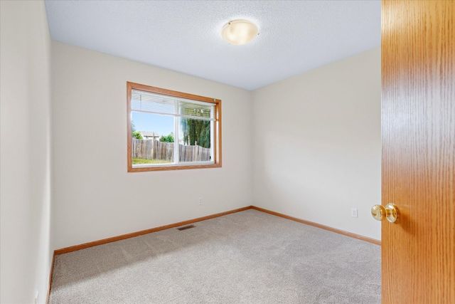 342 Parkview Lane S, Maplewood, MN 55119