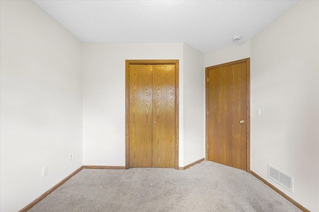 342 Parkview Lane S, Maplewood, MN 55119