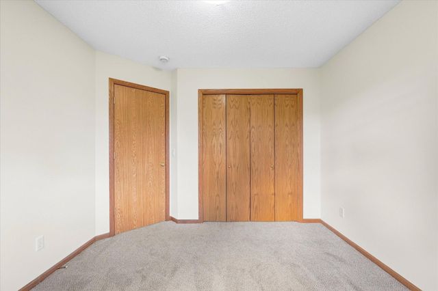 342 Parkview Lane S, Maplewood, MN 55119