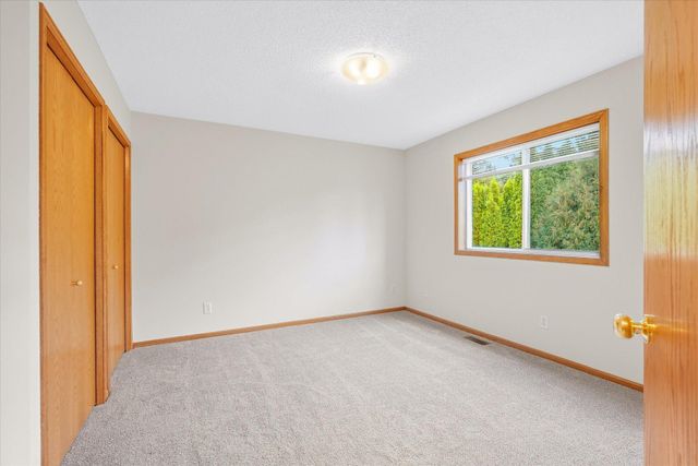 342 Parkview Lane S, Maplewood, MN 55119
