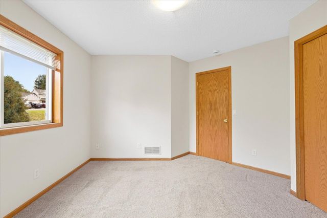 342 Parkview Lane S, Maplewood, MN 55119