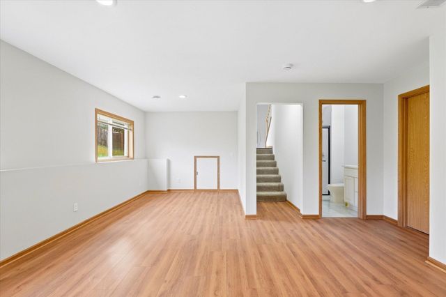 342 Parkview Lane S, Maplewood, MN 55119