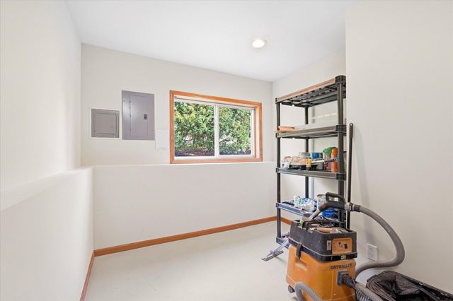 342 Parkview Lane S, Maplewood, MN 55119