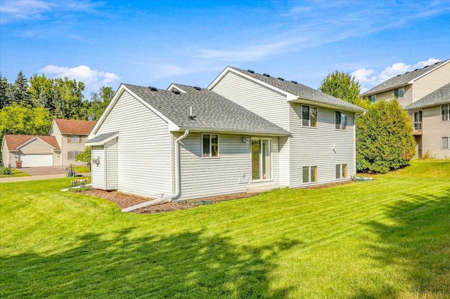 342 Parkview Lane S, Maplewood, MN 55119