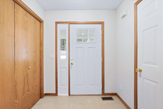 342 Parkview Lane S, Maplewood, MN 55119