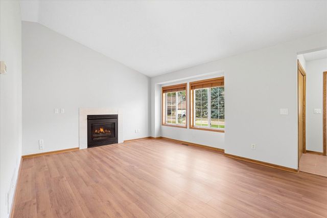 342 Parkview Lane S, Maplewood, MN 55119