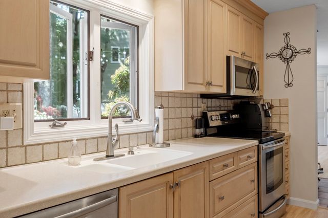 115 Village Xing, Fitchburg, MA 01420