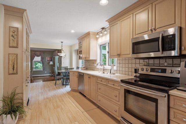 115 Village Xing, Fitchburg, MA 01420
