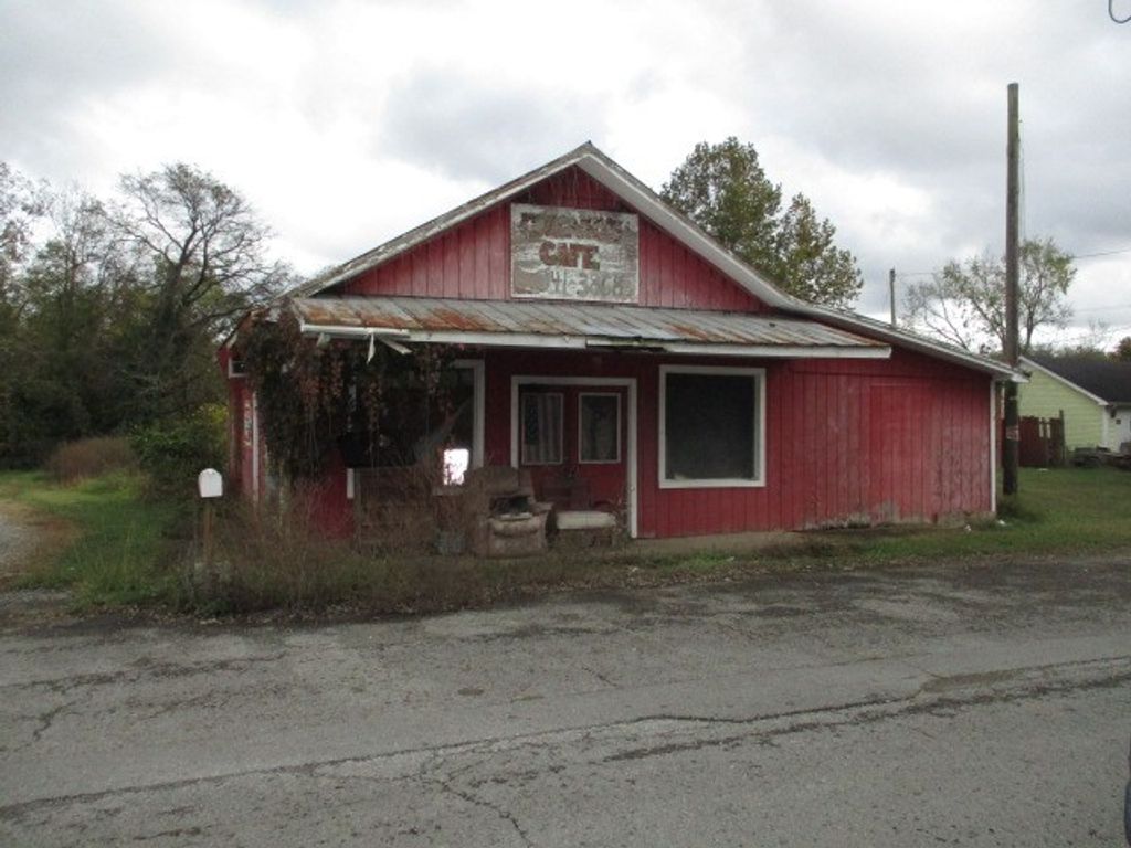 514 Old Highway 31 E, Bethpage, TN 37022