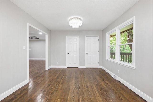 3720 Crescent Avenue, Kansas City, MO 64133