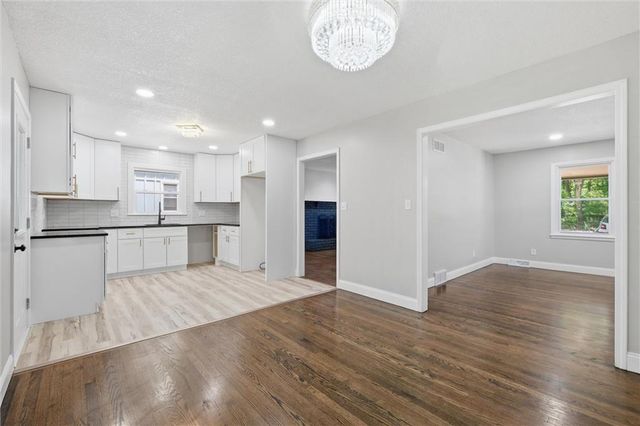 3720 Crescent Avenue, Kansas City, MO 64133