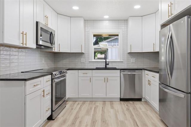 3720 Crescent Avenue, Kansas City, MO 64133