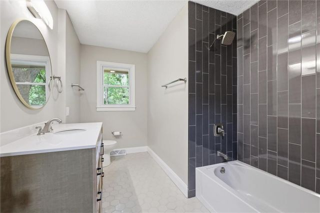 3720 Crescent Avenue, Kansas City, MO 64133