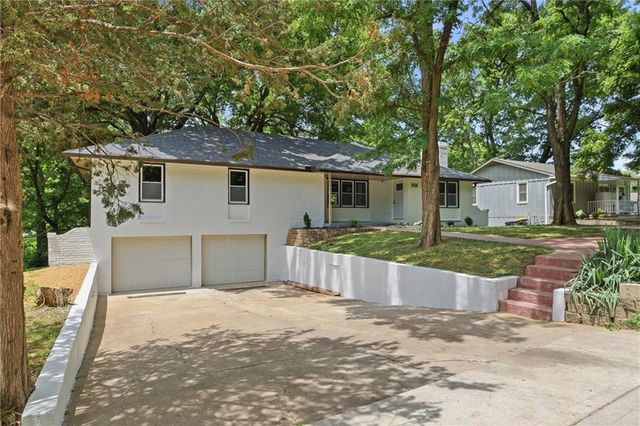 3720 Crescent Avenue, Kansas City, MO 64133