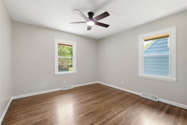 3720 Crescent Avenue, Kansas City, MO 64133