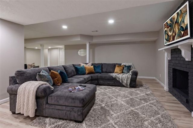 3720 Crescent Avenue, Kansas City, MO 64133