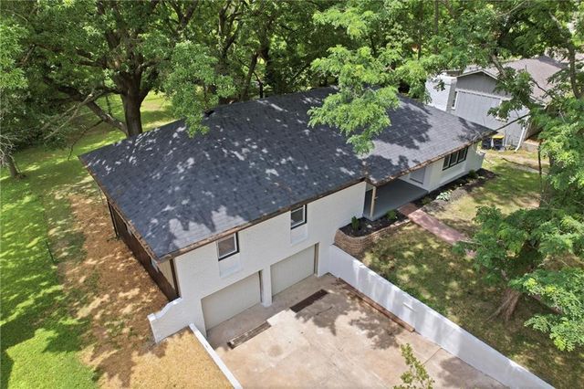 3720 Crescent Avenue, Kansas City, MO 64133