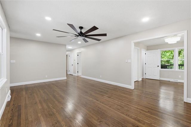 3720 Crescent Avenue, Kansas City, MO 64133