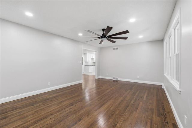 3720 Crescent Avenue, Kansas City, MO 64133