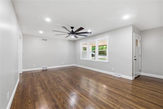 3720 Crescent Avenue, Kansas City, MO 64133