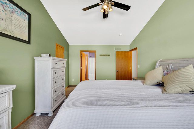 511 Acacia DRIVE, Grafton, WI 53024