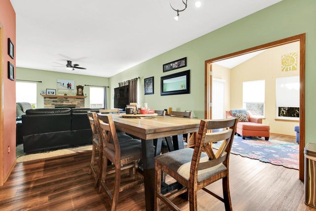 511 Acacia DRIVE, Grafton, WI 53024