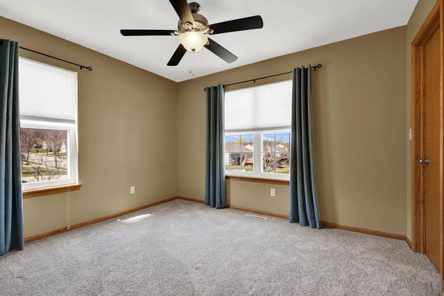511 Acacia DRIVE, Grafton, WI 53024