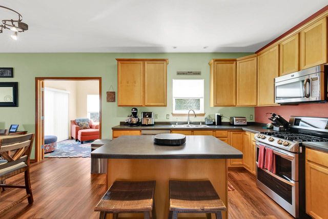 511 Acacia DRIVE, Grafton, WI 53024