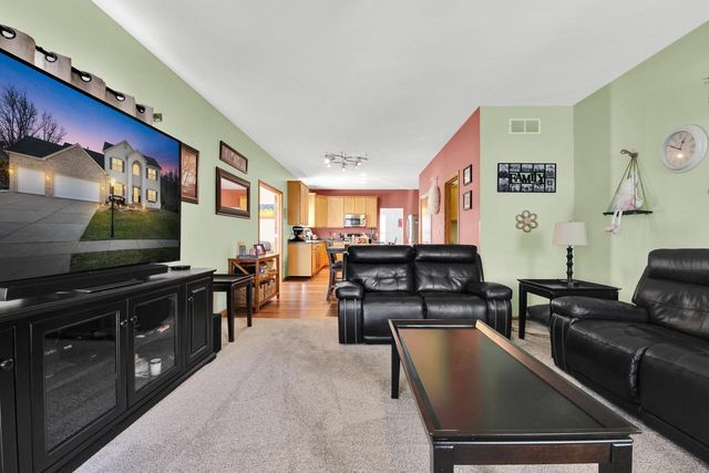 511 Acacia DRIVE, Grafton, WI 53024