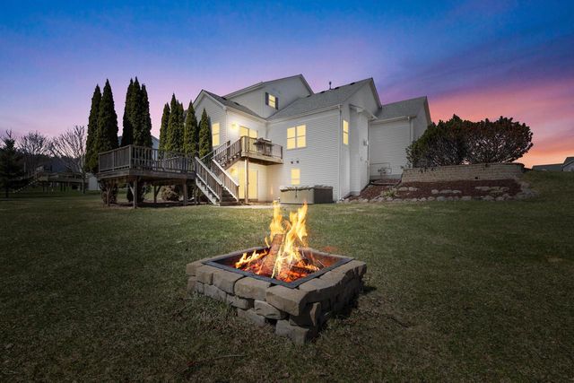 511 Acacia DRIVE, Grafton, WI 53024