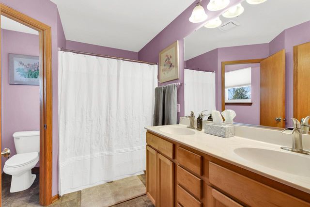 511 Acacia DRIVE, Grafton, WI 53024