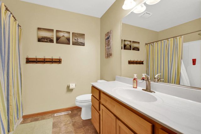 511 Acacia DRIVE, Grafton, WI 53024