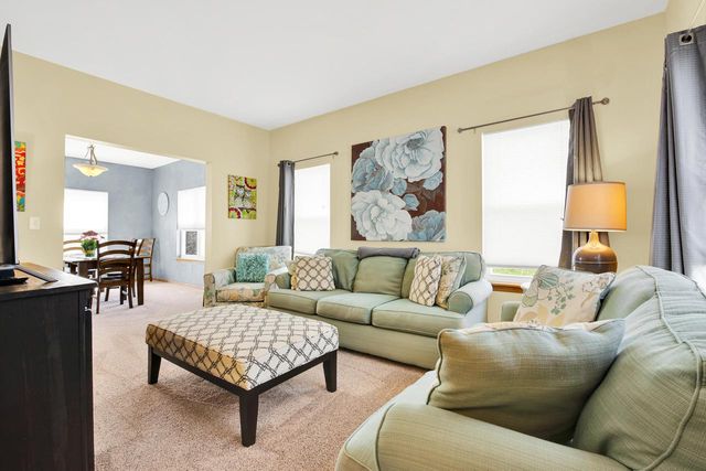 511 Acacia DRIVE, Grafton, WI 53024