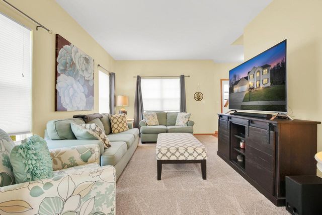 511 Acacia DRIVE, Grafton, WI 53024