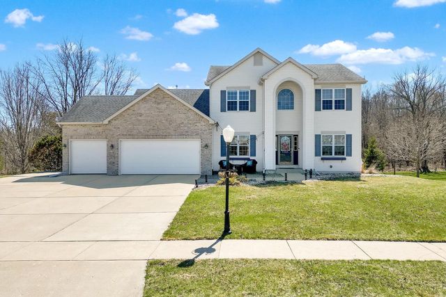 511 Acacia DRIVE, Grafton, WI 53024