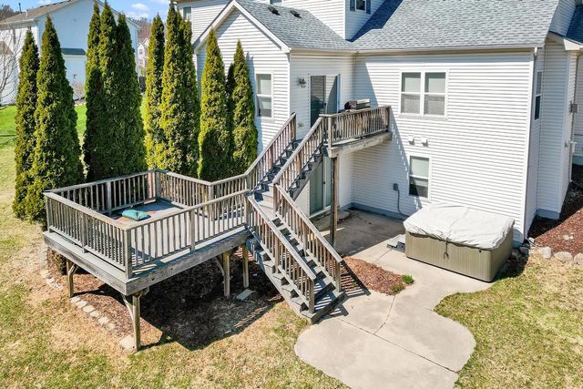 511 Acacia DRIVE, Grafton, WI 53024