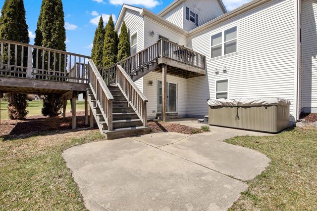511 Acacia DRIVE, Grafton, WI 53024