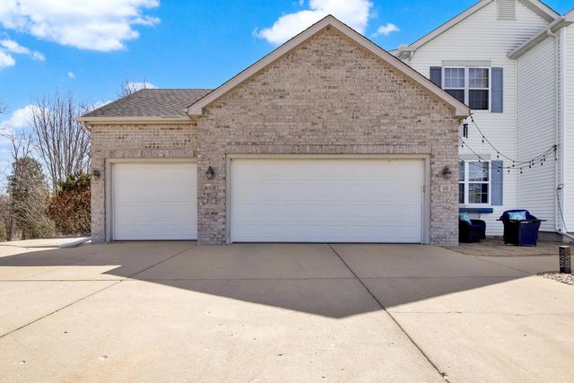 511 Acacia DRIVE, Grafton, WI 53024