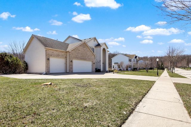 511 Acacia DRIVE, Grafton, WI 53024