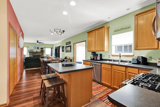 511 Acacia DRIVE, Grafton, WI 53024