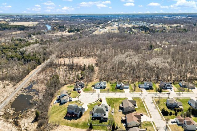 511 Acacia DRIVE, Grafton, WI 53024